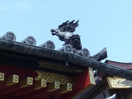 dragon on sensoji roof