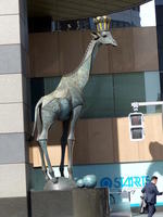 statue of giraffe with crown