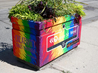 queer st west planter