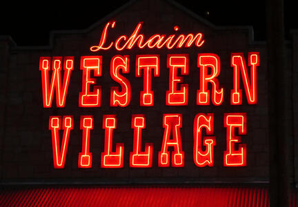 Neon sign reading L’chaim Western Village