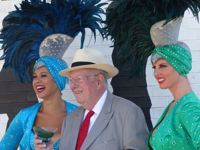 Former Mayor Oscar Goodman and two showgirls