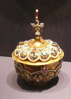 round jeweled box with eagle insignia on top