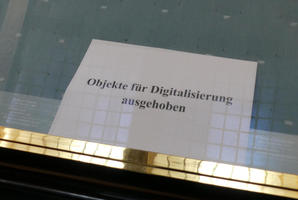 Sign in empty case: Objects taken out for digitizing