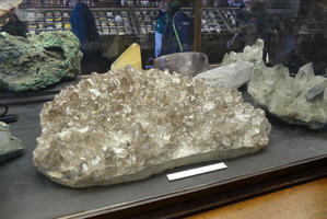 Large quartz-like crystal