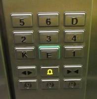 Elevator button panel with rectangular buttons