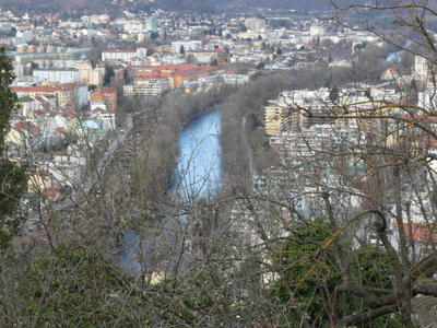 City view showing the Mur river in the vertical center.