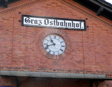 fraktur sign graz ostbahnhof