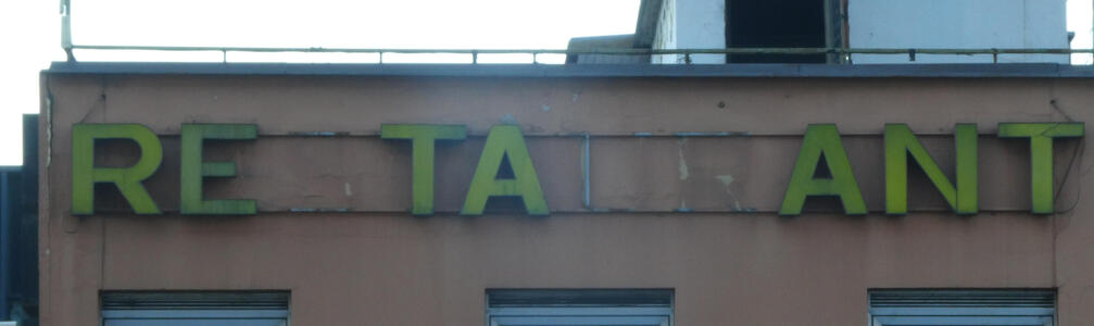 RESTAURANT sign missing S, U, and second R, giving RE TA ANT