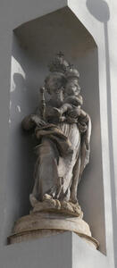 niche with sculpture of madonna and child