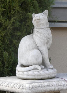 garden sculpture of sitting cat looking upwards