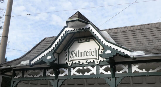 old style roof with text Hilmteich