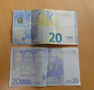 Reverse side of new 20€ note at top, older 20€ note at bottom