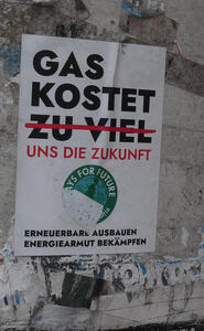 Gas Kostet (crossed out) zu viel / uns die Zukunft / Erneuerbare Ausbauen / Energiearmut bekämpfen