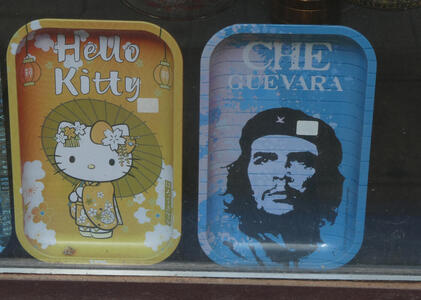 trays with hello kitty and che guevara