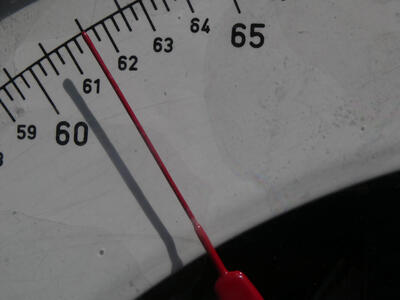 Scale showing weight of 61.5 kg.