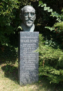 bust of karl renner
