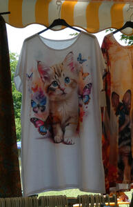 kitschy shirt with kitten and butterflies