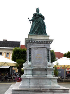 statue of Maria Theresa