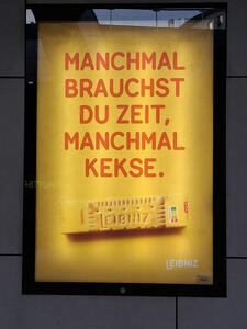 Manchmal brauchst du Zeit, manchmal Kekse. (with photo of Lebnitz cookie package)