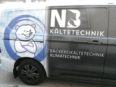 Truck for NB Kältetechnik; the B in the logo has the silhouette of a bear instead of the two open areas.