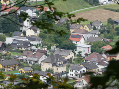 Closeup of buildings below Gösting