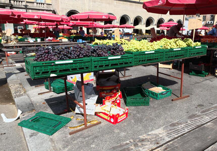 Baskets of purple and green grapes.