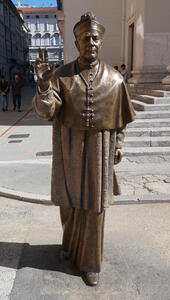 Bronze statue of Archbishop Antonio Santin
