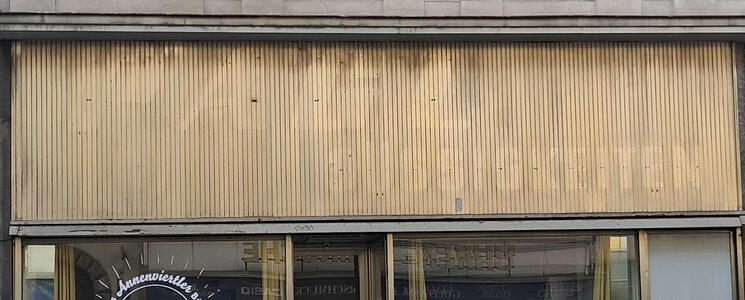 Faded lettering: PAGL SÜSSIGKEITEN