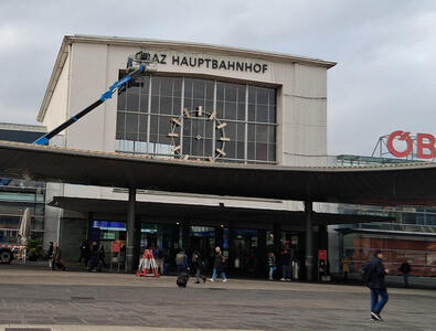 Front of Hbf; crane is putting up Christmas decorations.