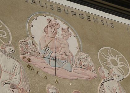 Sundial with madonna and child motif