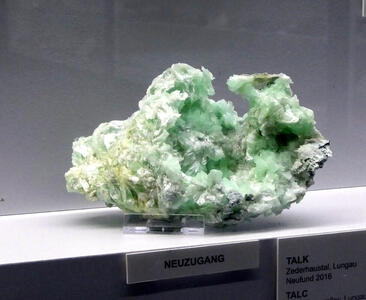 Green talc crystals