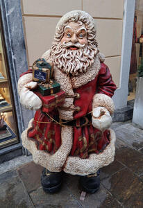 Santa Claus figure (about 1 meter tall) in front of a store