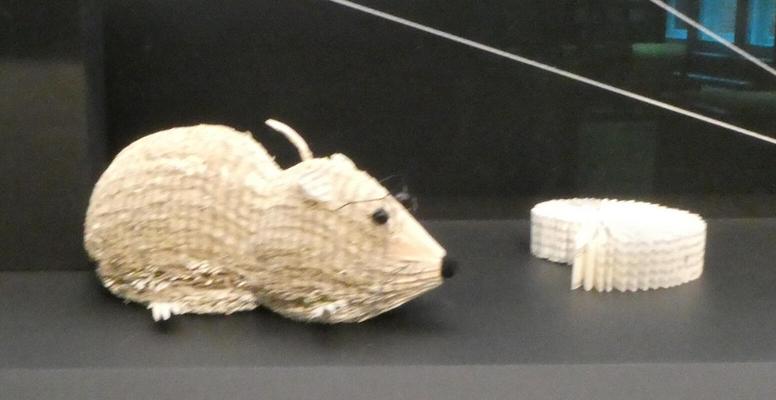 Mouse-like animal made of corrugated paper.