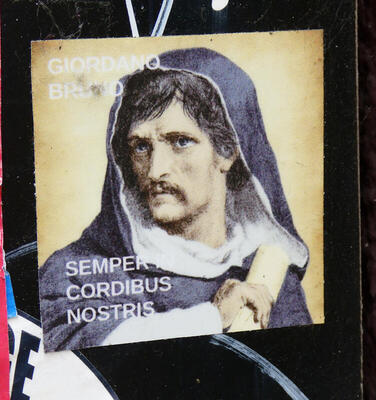 Latin text: Giordano Bruno / Semper in cordibus nostris