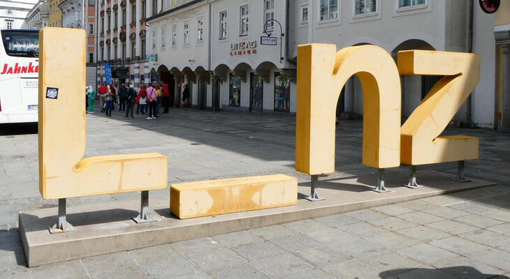 Large sculpture reading L_nz