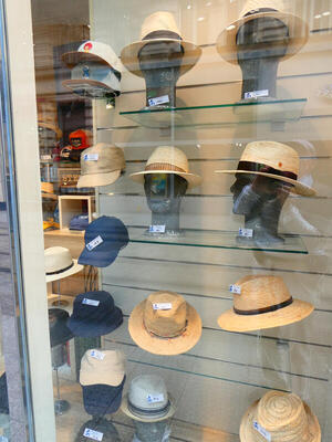 mens hat display