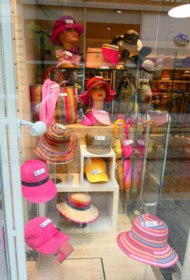 womens hat display