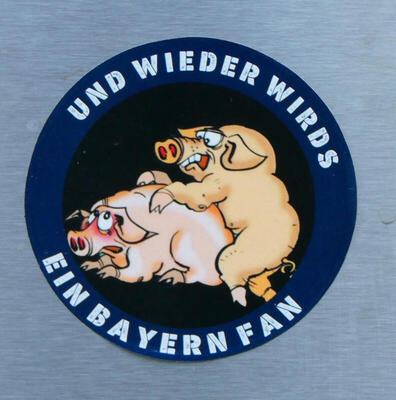 Two pigs humping: Und wieder wirds ein Bayern Fan.