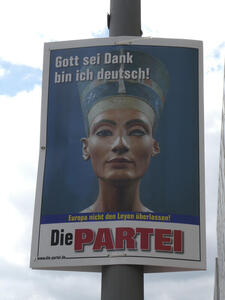 Poster of Nefertiti statue. words: Gott sei Dank bin ich deutsch! / Europe nicht den Leyen überlassen