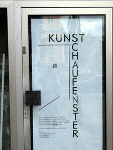 Word KUNST written horizontally; the S starts the word SCHAUFENSTER written vertically