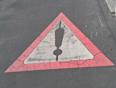 A caution sign where the exclamation point has a vertical bar through it to make it look like a skewer of Döner meat.