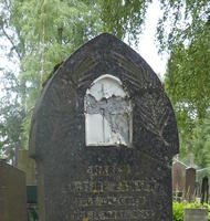 Deteriorated top of headstone