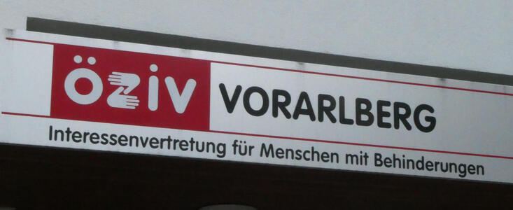 öziv Vorarlberg / Interessenvertretung für Menschen mit Behinderugen. The z in öziv is made of two interlinked hands.