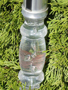 Closeup of glass section; it has what look like air bubbles in it.