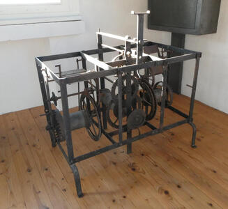 Geared mechanism in rectangular open metal frame